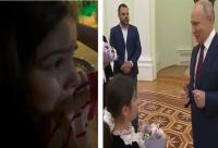 بعد بكائها بحرقة ... "بوتين" يحقق أمنية طفلة مسلمة (فيديو)